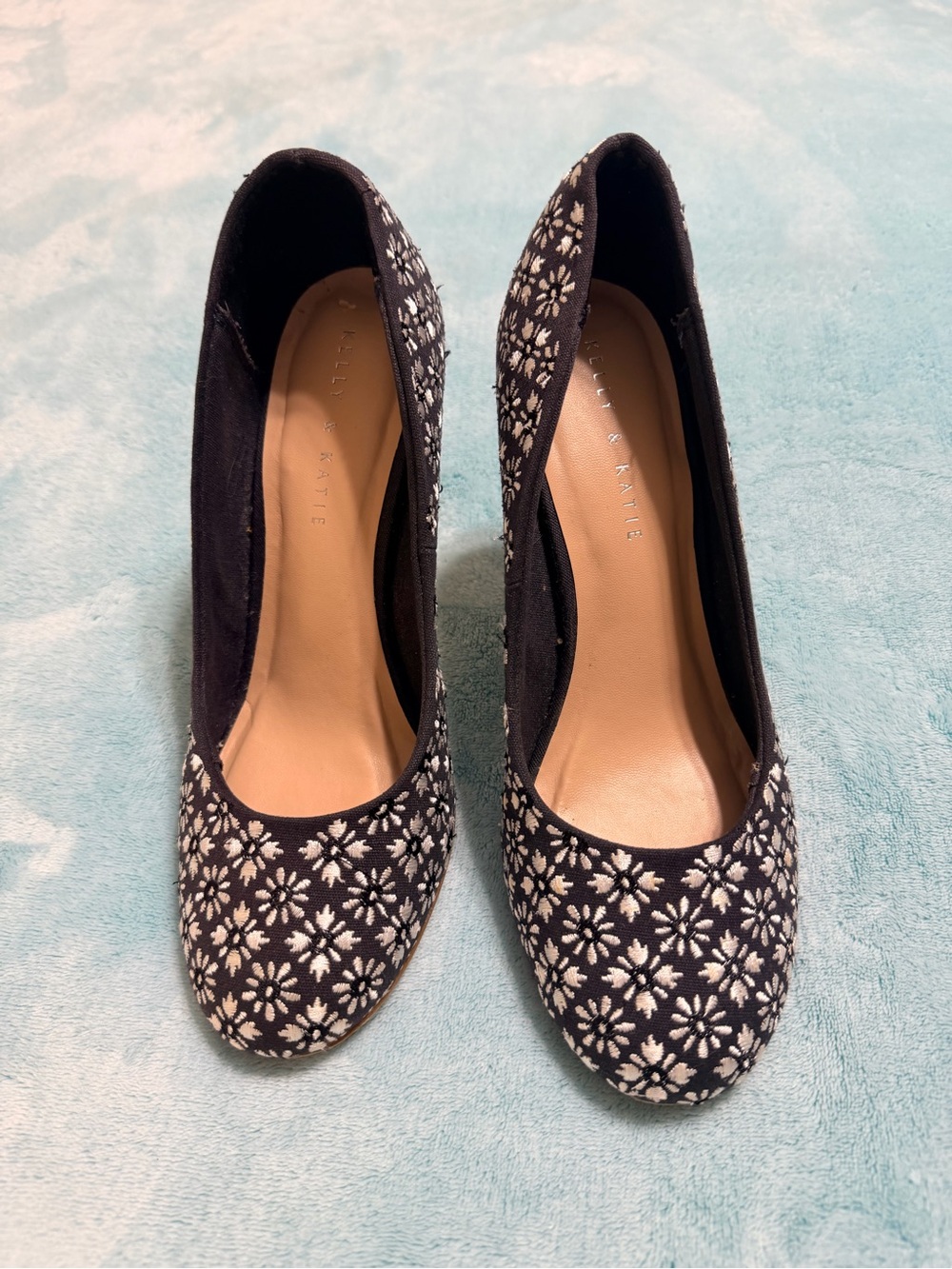 Sz 9.5 Navy & White Kelly and Katie Heels
